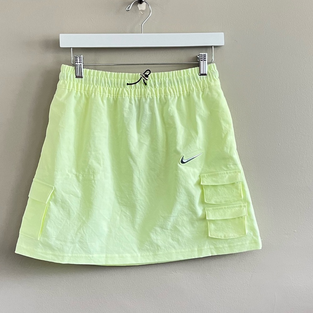 NIKE SPORTSWEAR SWOOSH CARGO WOVEN UTILITY SKIRT - BARELY VOLT - Yellow Green - Picture 3 of 10